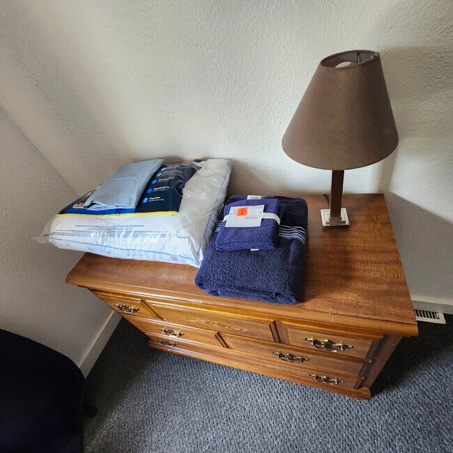 Building Photo - 457 Vineyard Ave