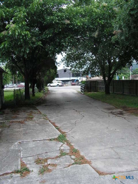 Building Photo - 1910 FM2673