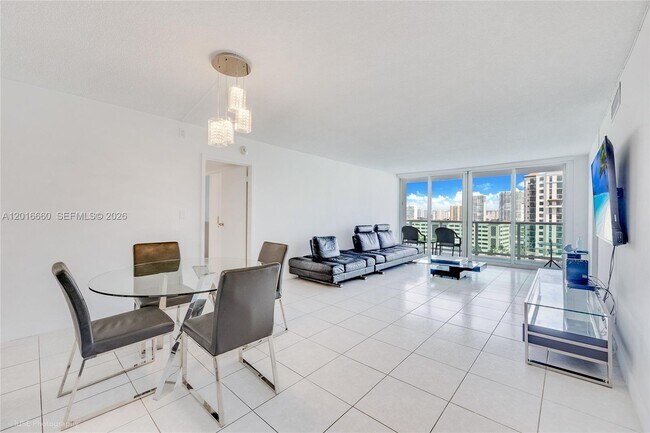 Building Photo - 100 Bayview Dr