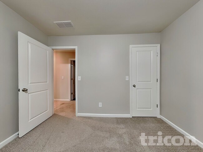 Building Photo - 2137 Hudson Dr