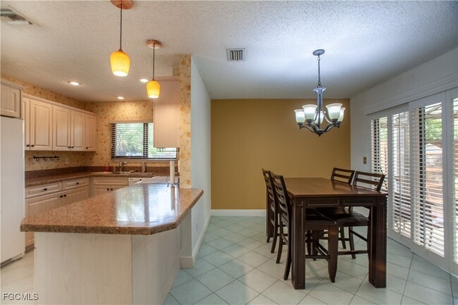 Building Photo - 1426 Park Shore Cir