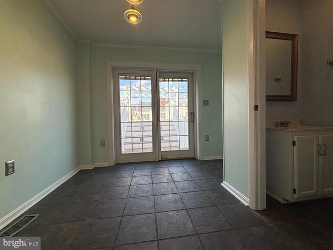 Building Photo - 1218 Riverside Ave