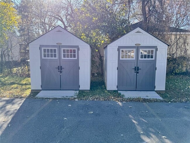 Building Photo - 810 16th St S