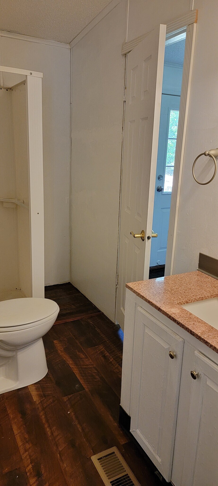 2nd Bathroom - 8936 Turner Dr