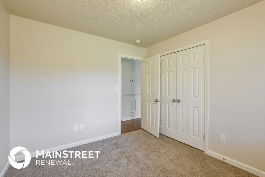 Building Photo - 169 Chanel Dr