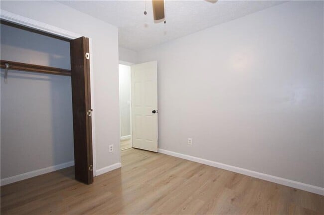 Building Photo - 948 Waverly Ct