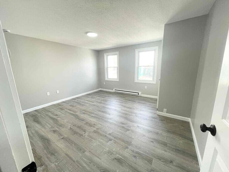 Building Photo - 133 Bellingham St