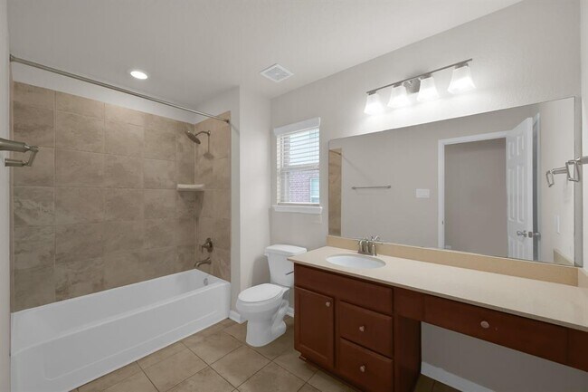 Building Photo - 1115 Littleton Ct