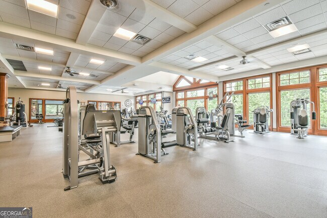 Building Photo - 6105 Longleaf Dr