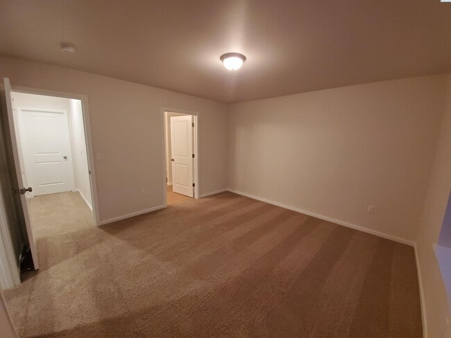 Building Photo - West Pasco Townhouse