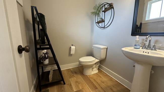 Building Photo - 537 Dexter Dr