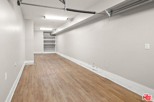 Building Photo - 818 N Hobart Blvd