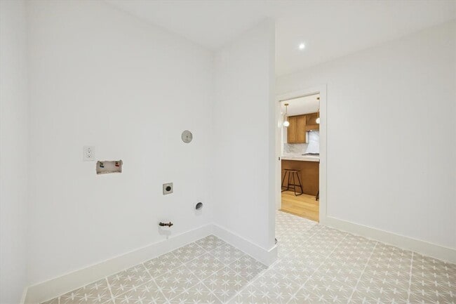 Building Photo - 1611 Ridgehaven Dr