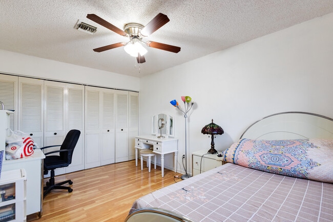Building Photo - 4245 Landar Dr