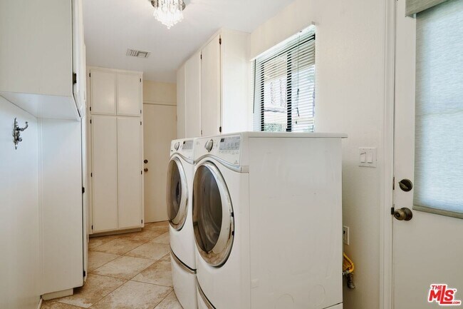 Building Photo - 73415 Royal Palm Dr