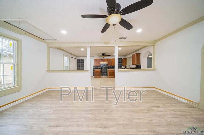 Building Photo - 514 N Pearl St
