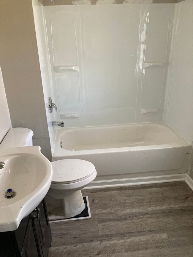 Building Photo - 96 Lyndhurst St