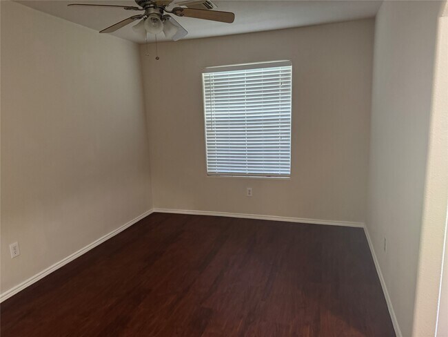 Building Photo - 16942 Reston Glen Ln