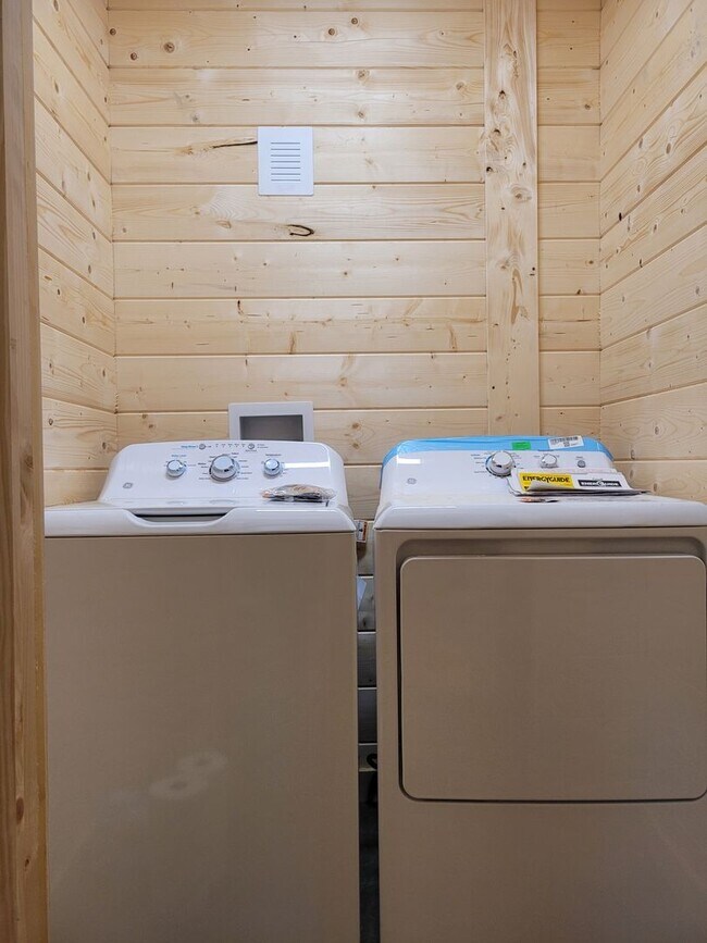 Building Photo - Beautiful Brand New 2bd Cabin in Trade, Tennessee