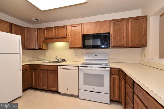 Building Photo - 10702 Kings Riding Way