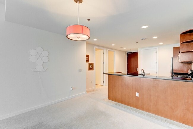 Building Photo - Panorama Towers 1