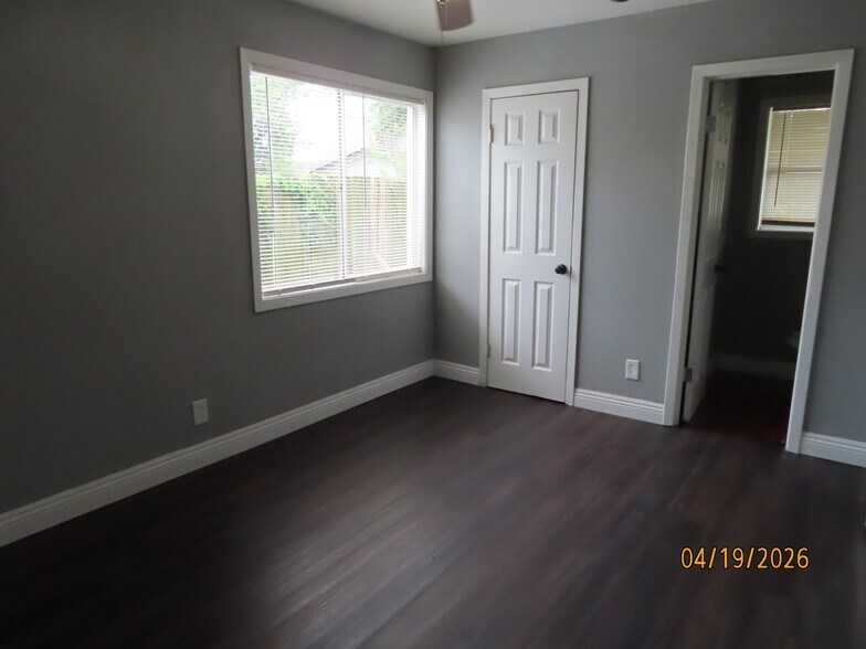 Building Photo - 10410 Broadstairs St