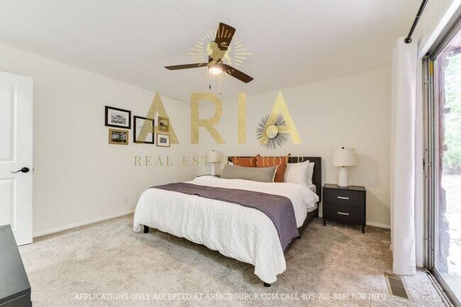 Building Photo - Unique 3 bed/2 bath Property with HUGE Bon...