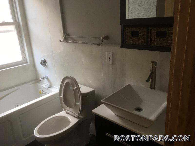 Building Photo - 152 Winchester St