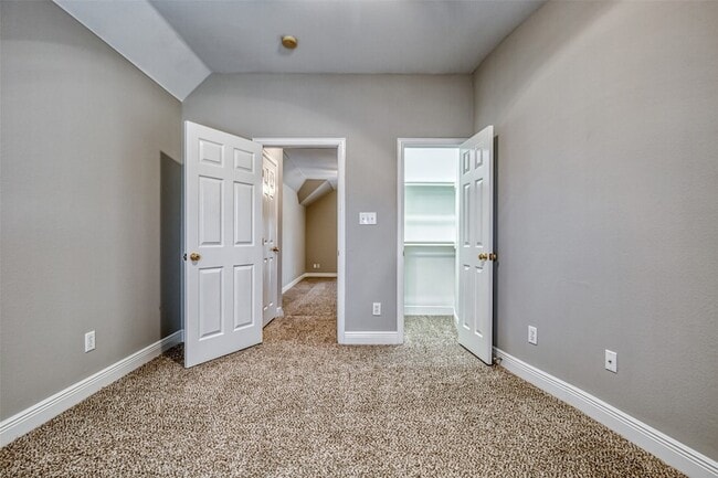 Building Photo - 6533 Riveredge Dr