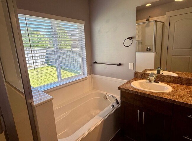 Building Photo - 7081 Hollow View Ct