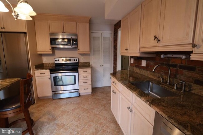 Building Photo - 11312 Myrtle Ln