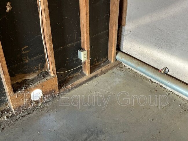 Building Photo - 515 N M St