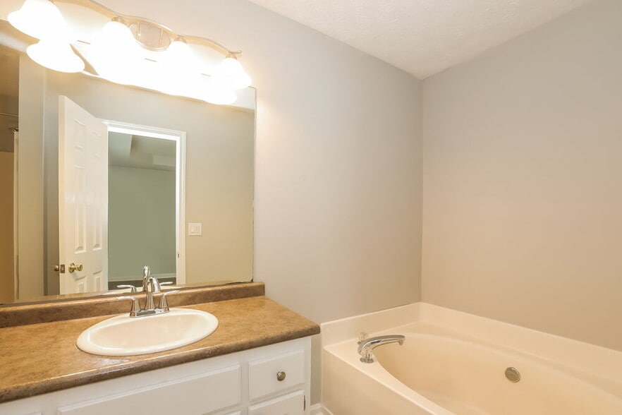 Building Photo - 304 Mary Alice Dr