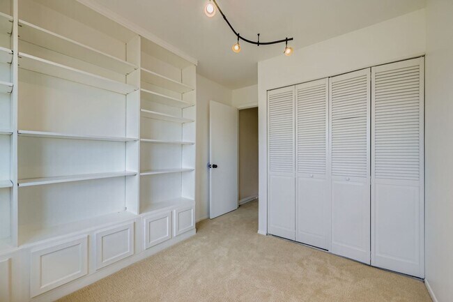 Building Photo - 1858 Centaur Cir