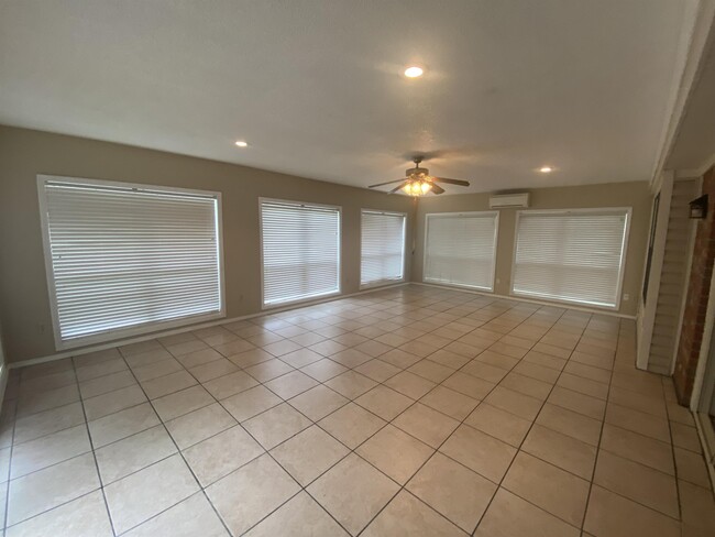 Building Photo - 8604 Timberlyn Way