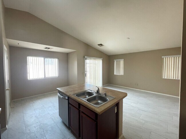 Building Photo - 4 Bedroom, 2 Bath New paint and flooring