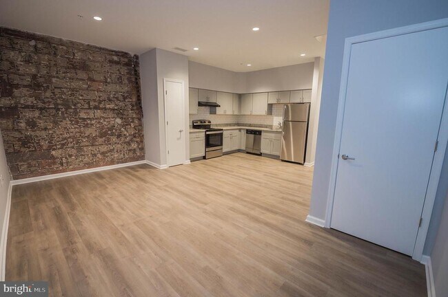 Building Photo - 218 W Main St