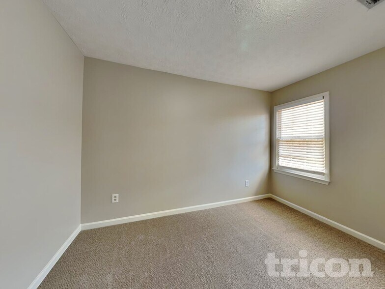 Building Photo - 1928 Walden Park Dr