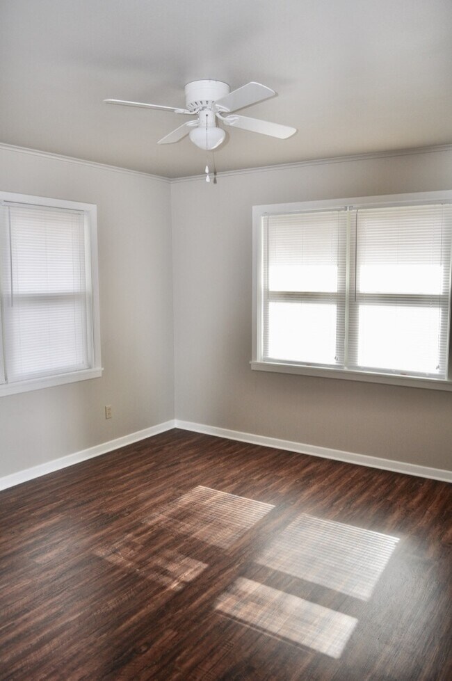 Building Photo - FOR LEASE! Nice 3-2-2 Brick Home in Weatherford!