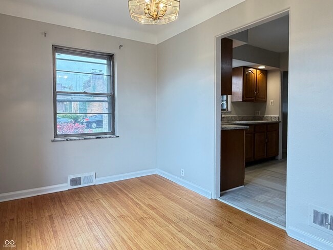 Building Photo - 5430 E 11th St