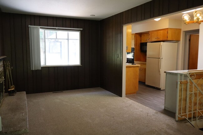Building Photo - Spacious 3 Bedroom Home with Finished Base...