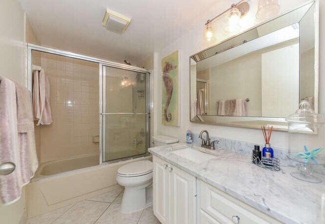 Building Photo - 2301 Marina Isle Way