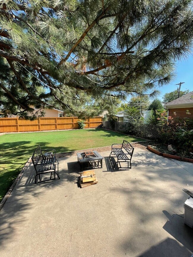 Building Photo - Mid Century Modern 3BD/2BA Arvada Home! Available 7/3/26!