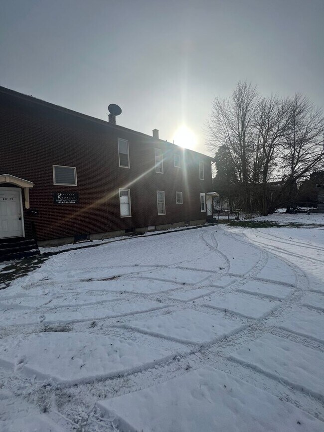 Building Photo - 822-24 WALLACE