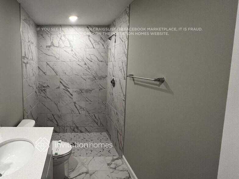 Building Photo - 440 SE Asbury Ln