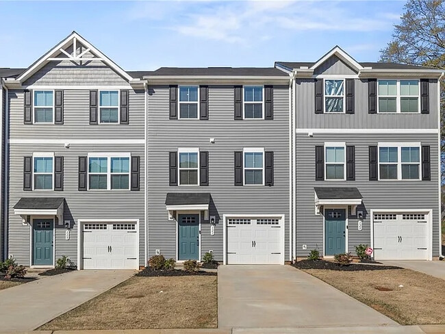 Building Photo - 121 Sligh Wy