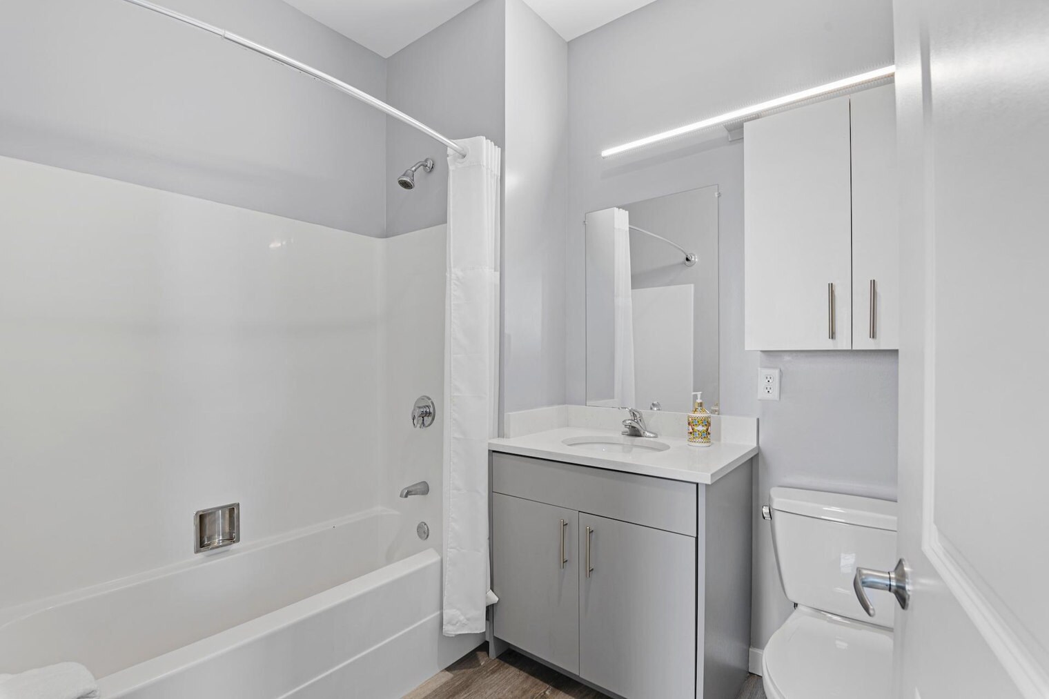 Building Photo - 95 Broadway-SI ID1240362P