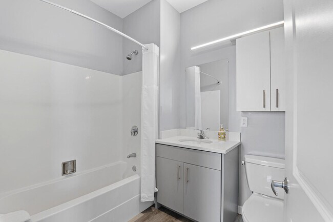 Building Photo - 95 Broadway-SI ID1240388P