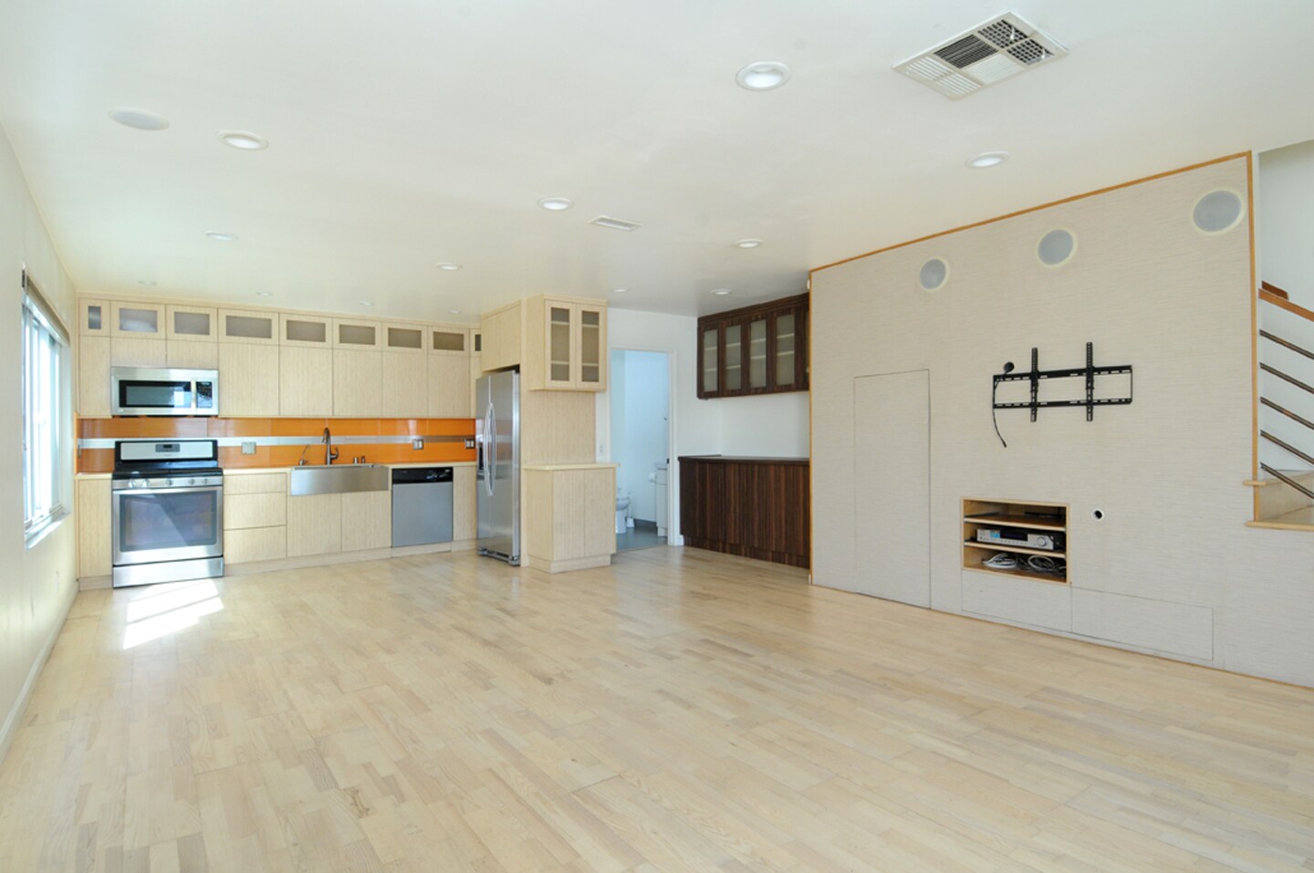 Building Photo - 519 E Providencia Ave