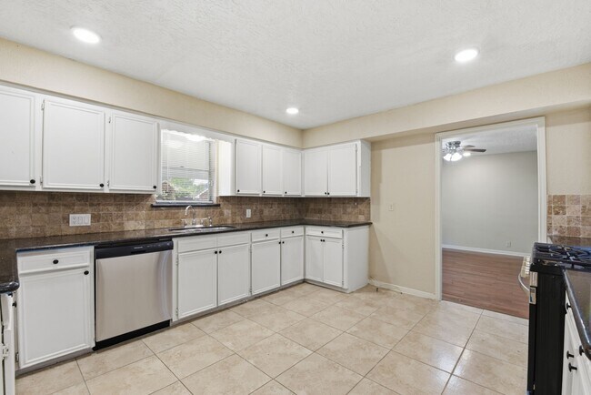 Building Photo - 9052 Zapata Way